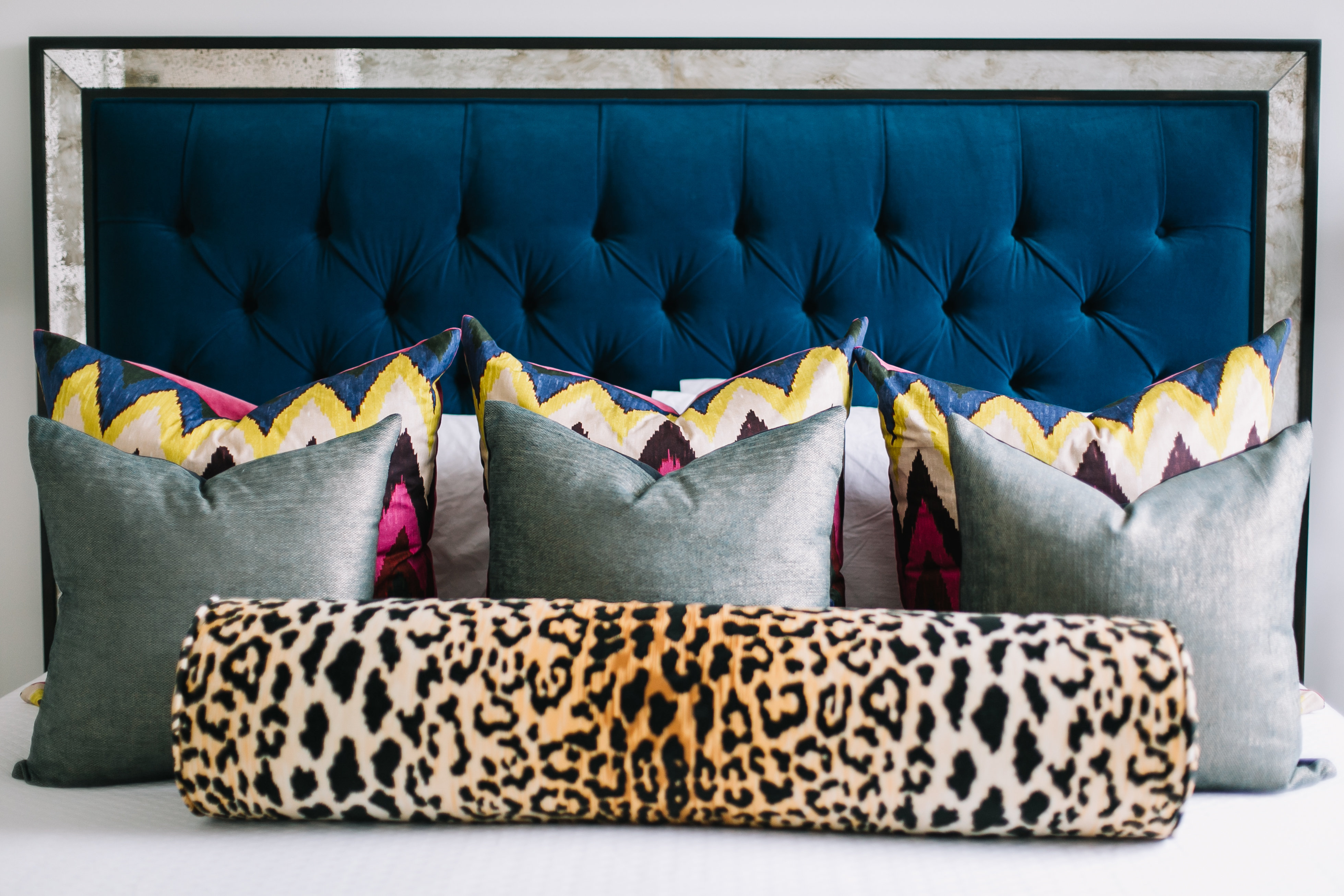 perfect-bedroom-pillows-leopard-and-chevron
